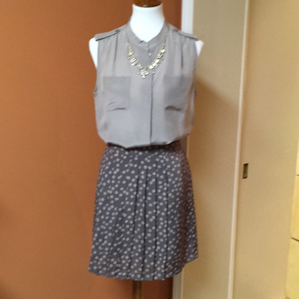 VGUC- Banana republic taupe shirt. Size 12p